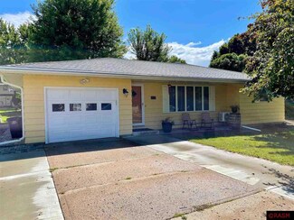 1427 1427 Heinenhill St, New Ulm, MN 56073