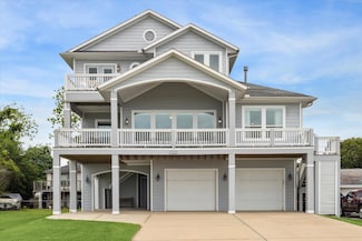 4910 Palm St, Seabrook, TX 77586