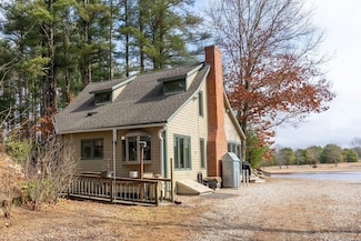 28 Wareham St, Carver, MA 02330