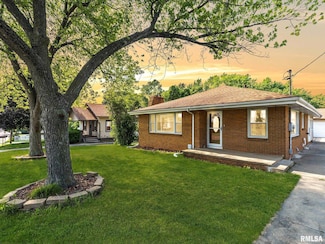 621 E Sciota Ave, Peoria Heights, IL 61616