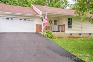 174 Allen Paul Dr, Hendersonville, NC 28791