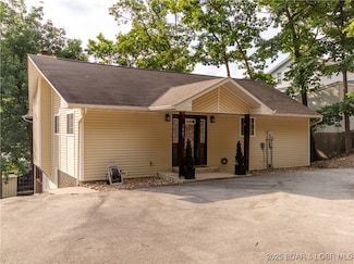 1403 Ginger Rd, Lake Ozark, MO 65049
