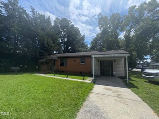 210 E Crestview Dr, Smithfield, NC 27577