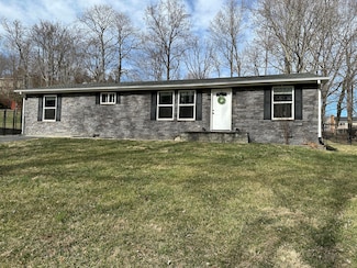 100 Beachview Ln, Troutville, VA 24175