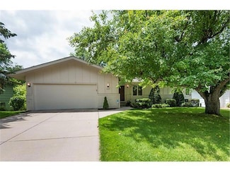 5157 Abercrombie Dr, Edina, MN 55439
