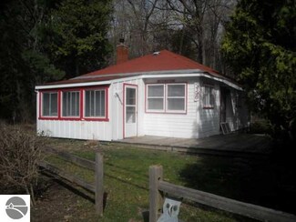 5396 Crystal Dr, Beulah, MI 49617