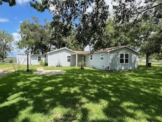 1621 Bayou Dr, Bay City, TX 77414