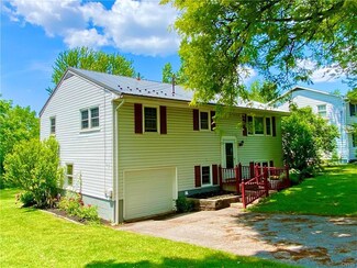 71 Kearney Ave, Auburn, NY 13021