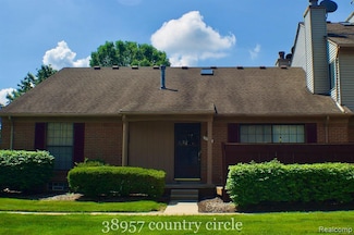 38957 Country Cir, Farmington Hills, MI 48331