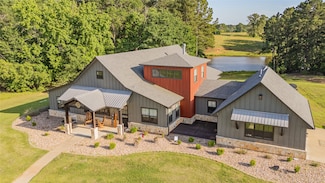 555 Hunt Dr, Gladewater, TX 75647