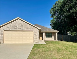 134 Dennis Dr, Azle, TX 76020