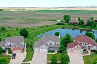 915 W Locust Ln, Peotone, IL 60468