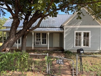 811 W 8th St, Cisco, TX 76437