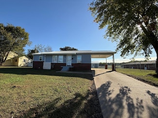 907 Caledonia St, Paris, TN 38242