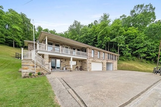 135 Braxton St, Gassaway, WV 26624
