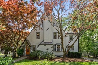 14 Oakvale Rd, Waban, MA 02468