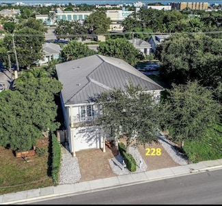 228 N G St, Lake Worth, FL 33460