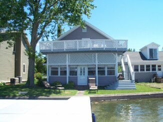 1034 W Shore Dr, Culver, IN 46511