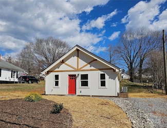211 Hogan St, Morganton, NC 28655