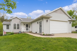 121 W Calgary Dr, Hastings, MI 49058