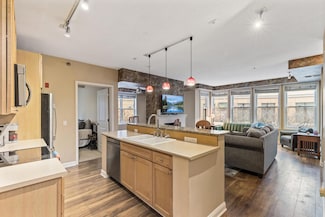 445 Wacouta St Unit 113, Saint Paul, MN 55101