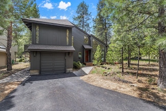 18083 Red Hill Ln, Sunriver, OR 97707