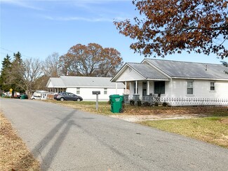 510 11th St, Gaffney, SC 29340