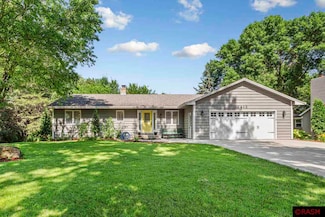 2413 2413 Northridge Dr, North Mankato, MN 56003