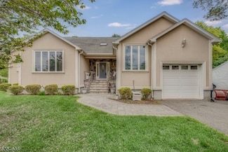 34 Hunter St, Succasunna, NJ 07876