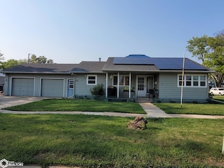 318 E Pleasant Valley St, Sigourney, IA 52591
