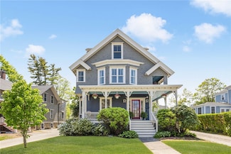 37 Powel Ave, Newport, RI 02840