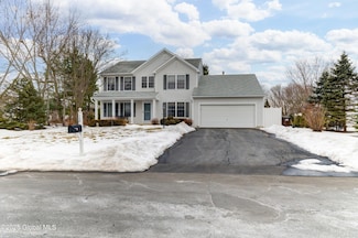 12 Crescent Creek Way, Selkirk, NY 12158
