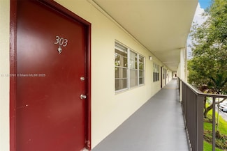 13255 SW 7th Ct Unit 303, Pembroke Pines, FL 33027