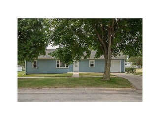 307 W Reeder St, Mechanicsville, IA 52306