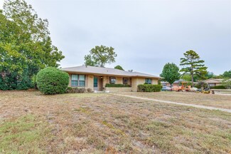 301 Shelly Cir, Irving, TX 75061