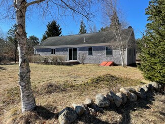 88 Hopps Farm Rd, Vineyard Haven, MA 02568