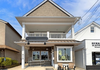 9315 Ventnor Ave, Margate City, NJ 08402