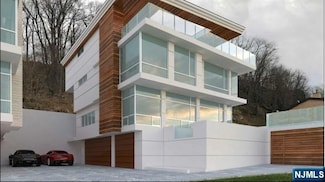 31 B Casta Ln, Edgewater, NJ 07020