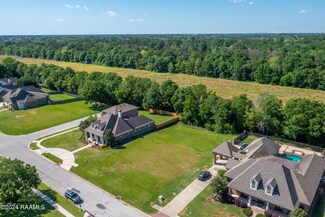 203 Grandview Terrace Dr, Youngsville, LA 70592