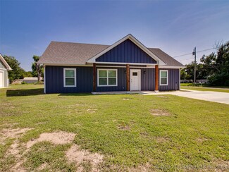 318 W Oak St, Stroud, OK 74079