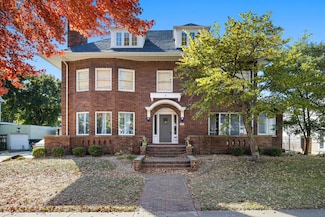 209 E Elm St, Fairbury, IL 61739