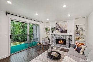 4717 W Lake Sammamish Pkwy SE Unit C202, Issaquah, WA 98027