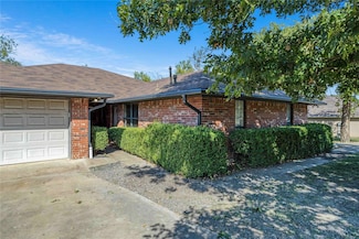 605 & 607 4th St, Honey Grove, TX 75446