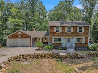 428 Pumpkin Hill Rd, Ledyard, CT 06339