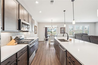 627 Michigan Cir, Hoschton, GA 30548