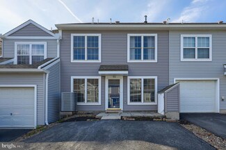 94 Courtyard Dr, Carlisle, PA 17013