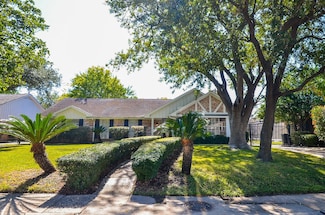 7923 Burgoyne Rd, Houston, TX 77063