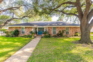 2421 Sir Guy Dr, Grand Prairie, TX 75050