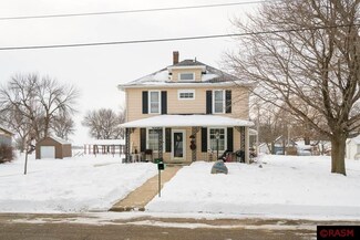 315 North St, Waldorf, MN 56091