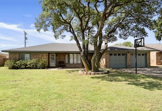 815 7th St, Wolfforth, TX 79382